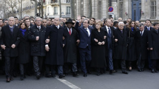 60 лидери ръка за ръка: Франция събра Изтока и Запада (ОБЗОР)
