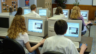 Едва 2% в Кърджалийско общуват с институции по интернет