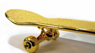$15 000 за златен скейтборд