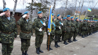 Украйна връща военната служба