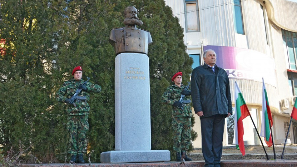 В Сливен откриха бюст-паметник на генерал Скобелев | StandartNews.com