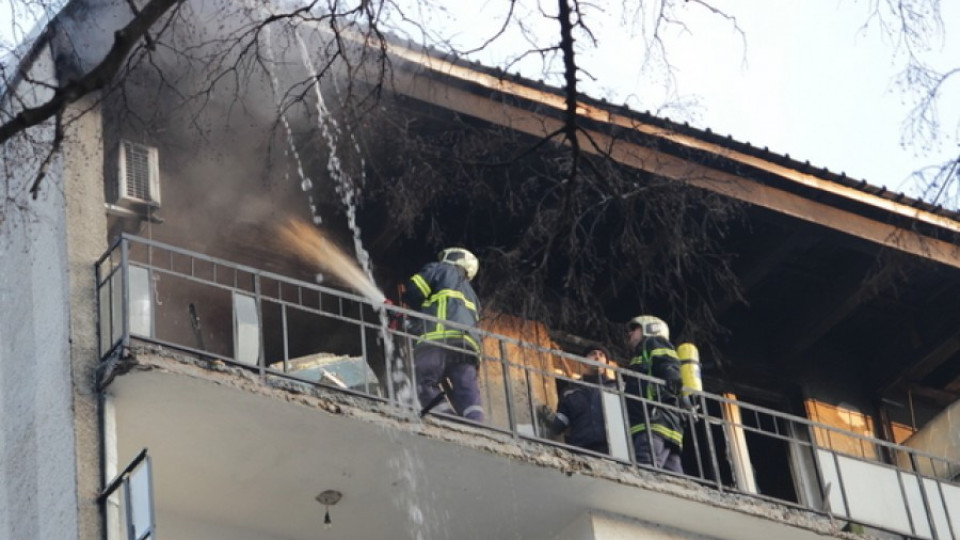Газова бутилка избухна и опожари апартамент в Шумен | StandartNews.com