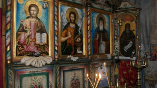 Десетки преспаха в църквата „Свети Антоний" за изцеление