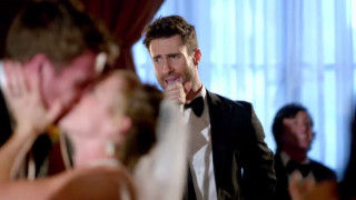 ВИДЕО: Да получиш неочакван сватбен подарък от Maroon 5