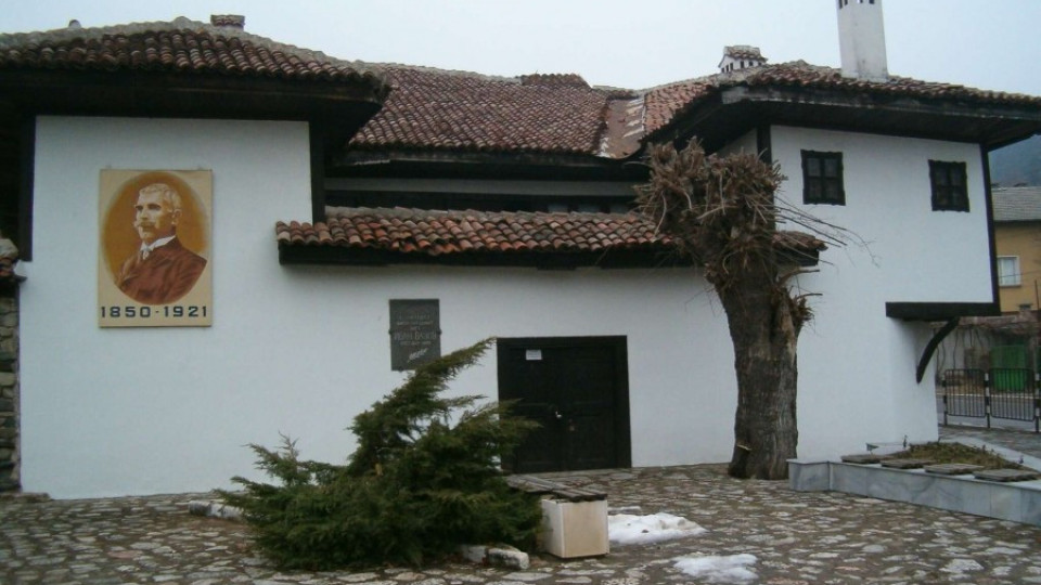Издигат музей на Йордан Радичков до Вазовата къща в Берковица | StandartNews.com