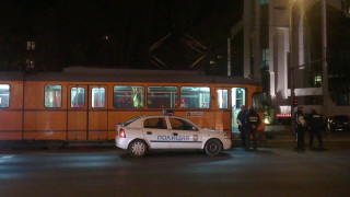Двамата, блъснати от трамвай, остават без промяна в състоянието