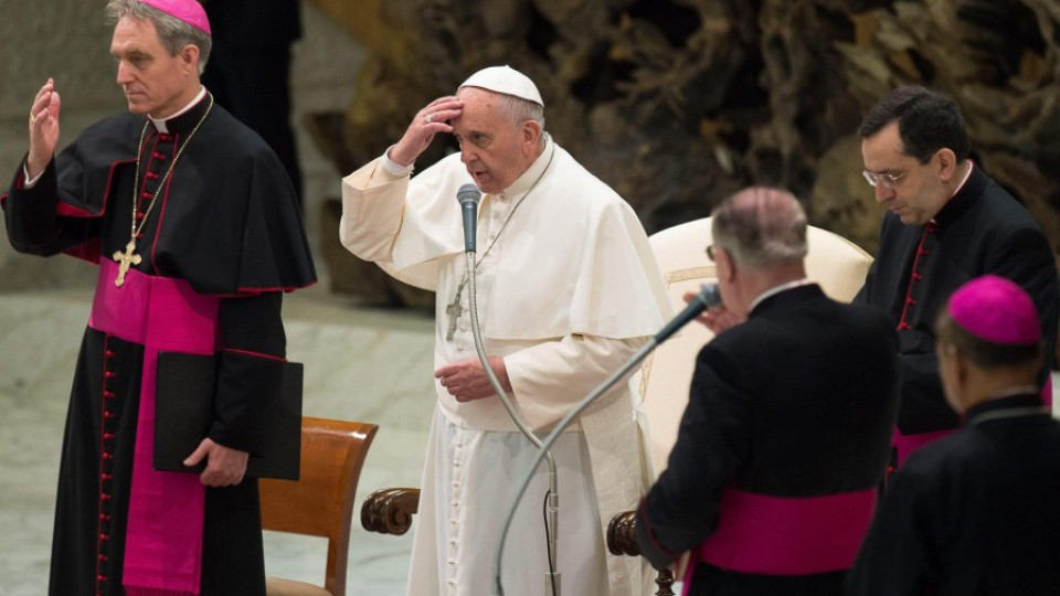 Папата зове да зарежем Фейсбук и да си говорим | StandartNews.com