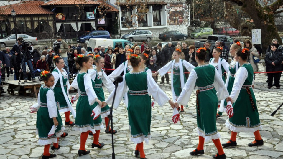 Вино на корем за нашенци и чужденци на фестивал в Мелник | StandartNews.com