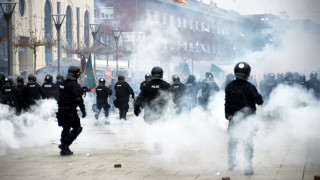 ВИДЕО: Полиция и протестиращи се сблъскаха сериозно в Косово
