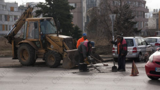 Запълниха "аламинут" огромни дупки на пътя за Гърция