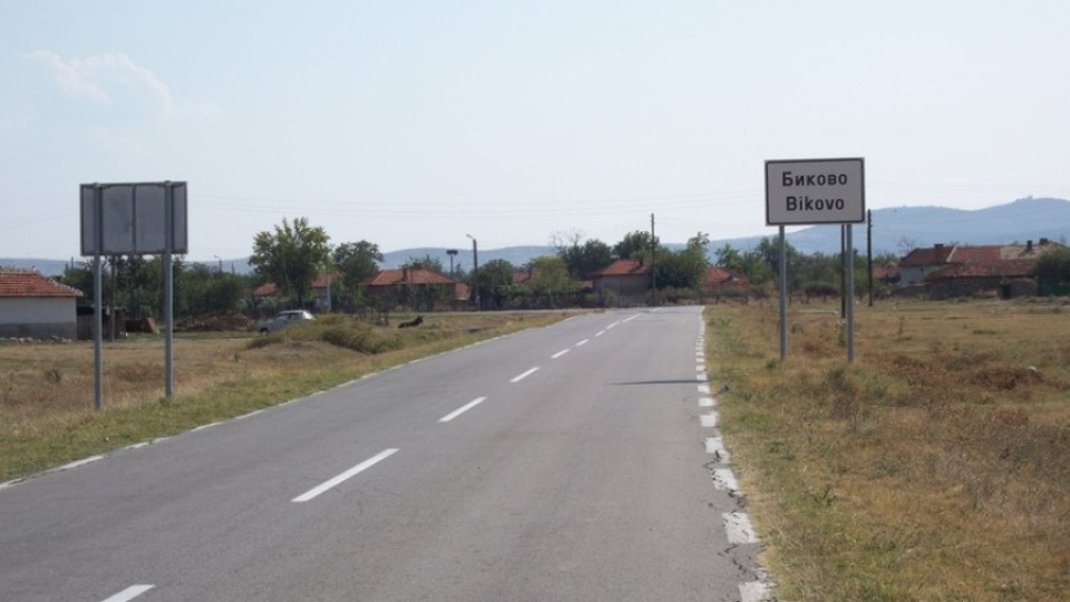 В село Биково: Маскирани грабят ордени на кралицата | StandartNews.com