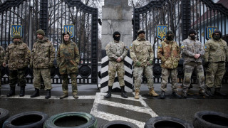 Украйна мобилизира и жени в армията