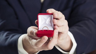 Нестандартно предложение за брак запали мрежата
