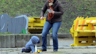 Февруари почва с дъжд и облаци