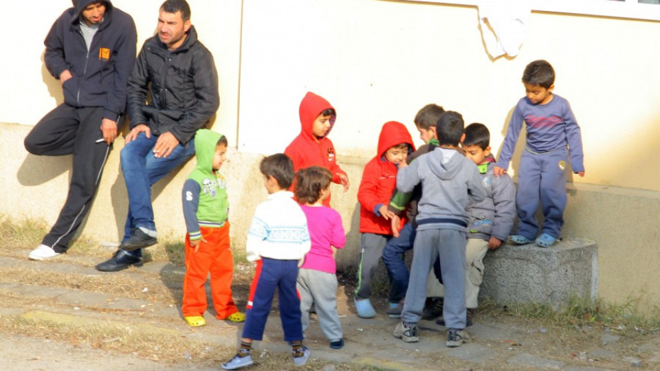 Планират изграждане на още два центъра за бежанци | StandartNews.com