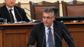 Депутатите отложиха три предложения на опозицията