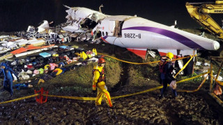 Двигателите на падналия в река тайвански самолет отказали 