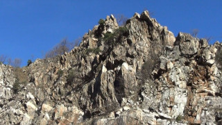 10-тонна скала се сгромоляса над Кричим 