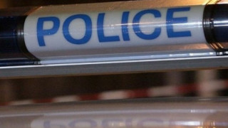 Искат арест за двама бивши полицаи за опит за грабеж