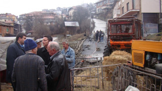 Вигенин в Плетена заради свлачище, обеща съдействие