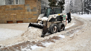 Сняг затрупва полската част на област Монтана