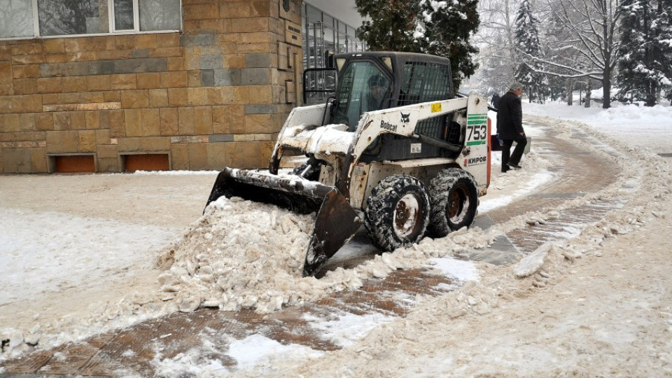 Сняг затрупва полската част на област Монтана | StandartNews.com