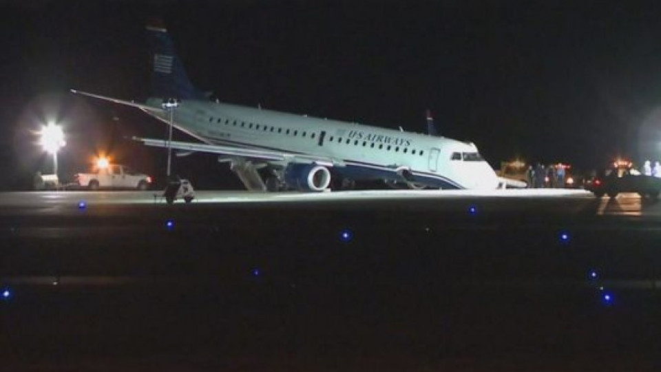 ВИДЕО: Самолет заби нос на летището в Хюстън | StandartNews.com