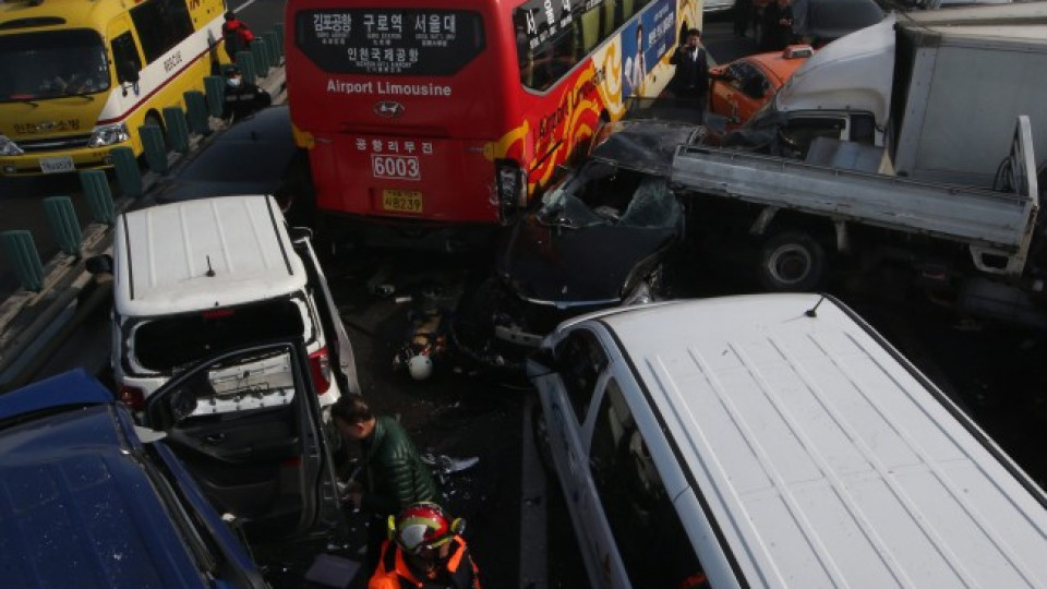 100 автомобила се помляха в Южна Корея (ВИДЕО)  | StandartNews.com
