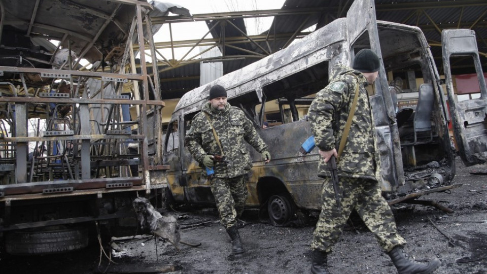 Снаряди и смърт в Източна Украйна | StandartNews.com