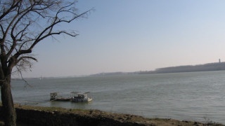 Кораб с химически товар потъна в Дунав