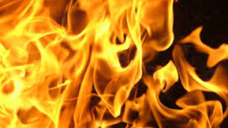 Комин подпали покрив, огнеборци спасиха къщата от изпепеляване