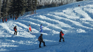 Военни на ски правят пистата за Линдзи Вон