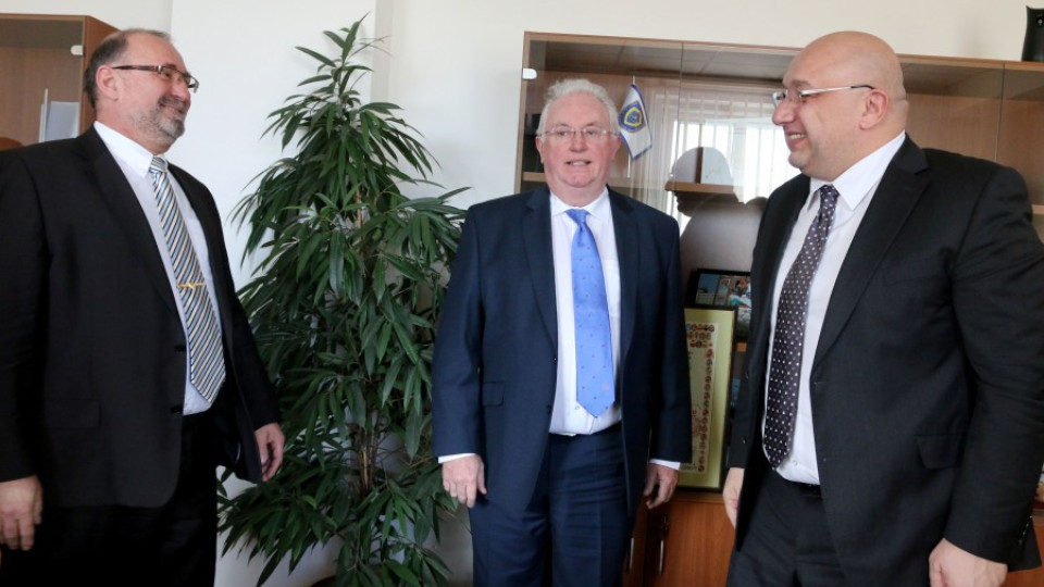 Министър Кралев се срещна с шефовете на европейския кану-каяк | StandartNews.com
