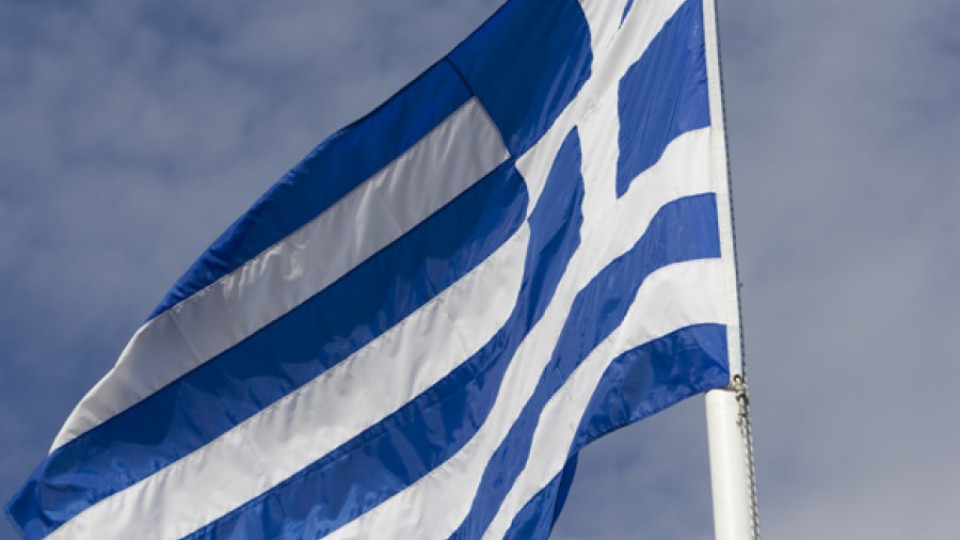 Гърците изтеглиха 18 млрд. евро за 3 месеца | StandartNews.com