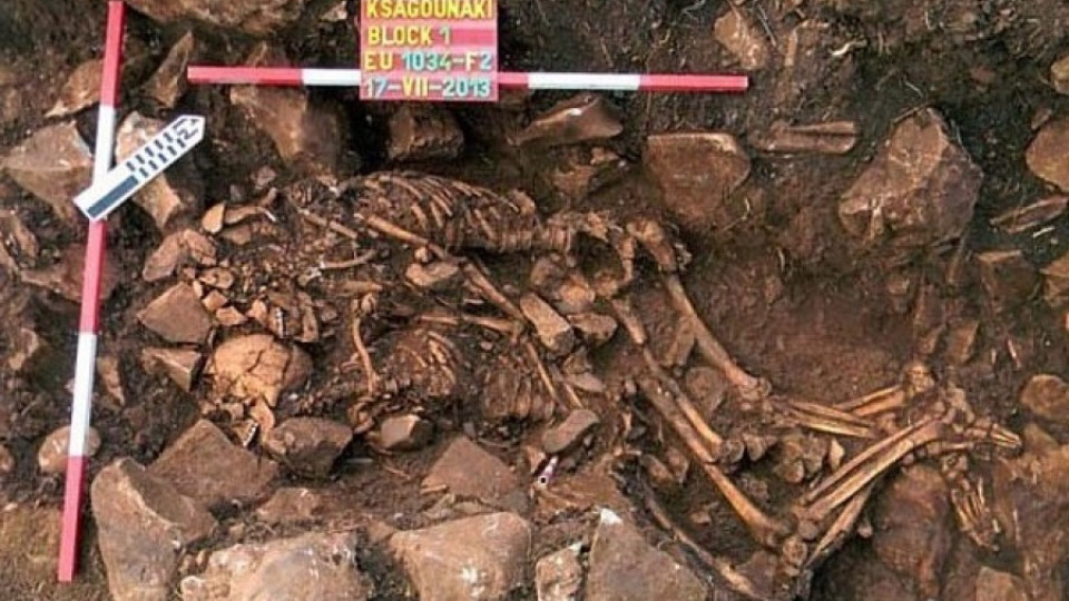 Откриха останки от прегърнати мъж и жена на 5800 г.  | StandartNews.com