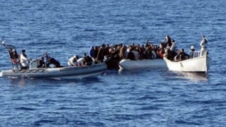 Спасиха над 2 хил. мигранти край бреговете на Южна Италия