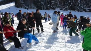 Стотици се забавляваха в снега над Благоевград