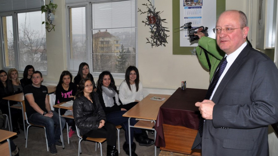 Министър Танев посети Хасково с предложение за разкриването на колеж | StandartNews.com