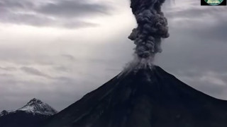 Зрелищно изригване на вулкана в Мексико (ВИДЕО)