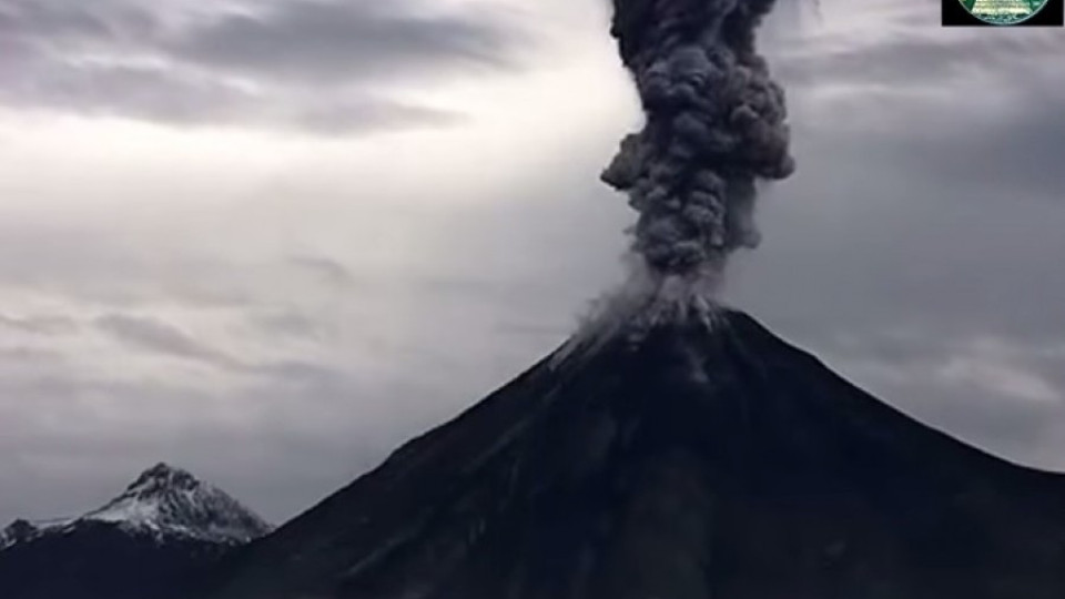 Зрелищно изригване на вулкана в Мексико (ВИДЕО) | StandartNews.com
