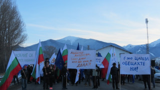 Банскалии блокират пътя за Гърция с искане за втори лифт