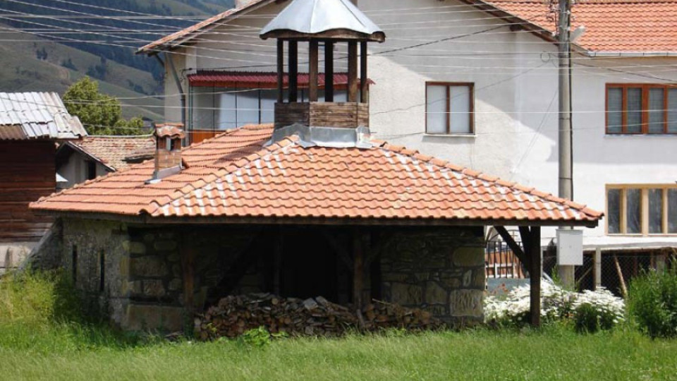 Спасена от разруха 4-вековна църква води туристи в Белица | StandartNews.com