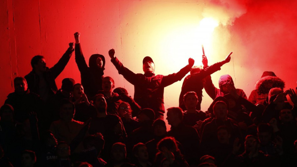 ВИДЕО: Грозно и расистко поведение на фенове на Челси в Париж | StandartNews.com