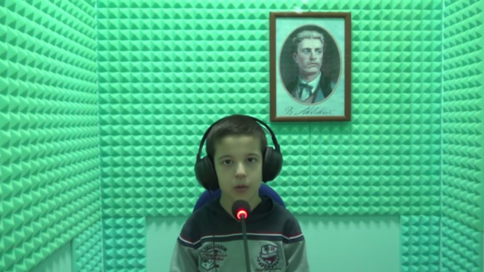 ВИДЕО: Дете рецитира "Обесването на Васил Левски" | StandartNews.com
