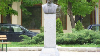Само един политик на панихидата за Левски в Сливен