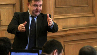 Каракачанов няма да съди почерпения, който го помля