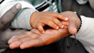 Съдят французин, признал бащинство на 21 деца