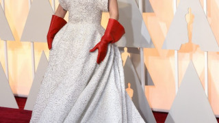 ВИДЕО: Лейди Гага с изненадващо нежно изпълнение на Оскарите