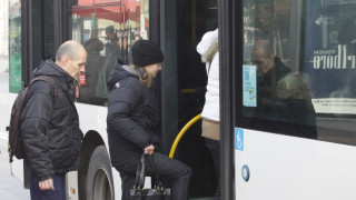 Спирачките на столичен автобус отказаха, двама са пострадали