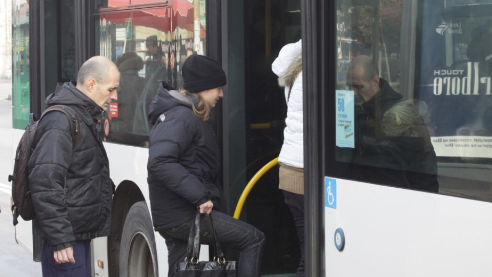 Спирачките на столичен автобус отказаха, двама са пострадали | StandartNews.com